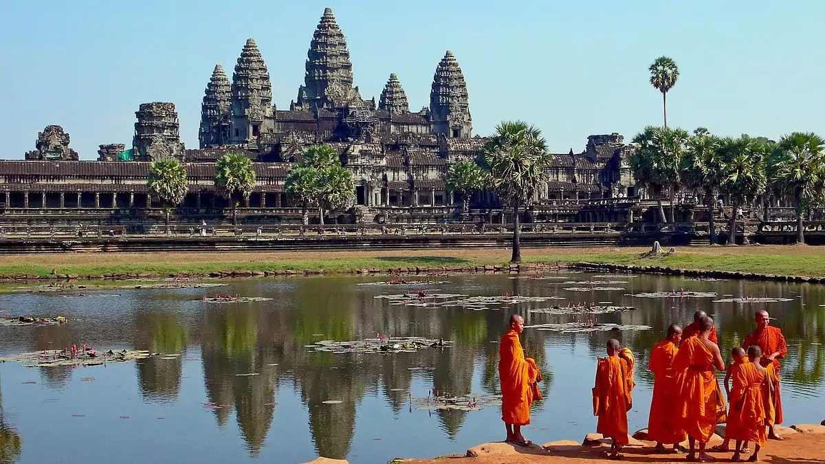 Les tours d'Angkor Wat reflétées dans le bassin nord