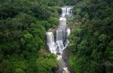 La cascade de Bousra (Mondolkiri)