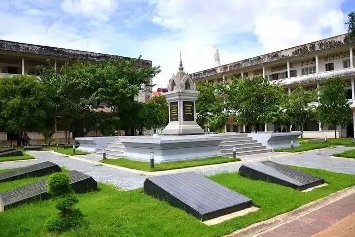 Tuol Sleng (S-21) (Phnom Penh)