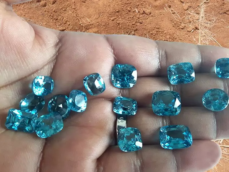 Zircon Rose Brut Naturel Du Cambodge - 242.70 Carats - Pierre Précieuse En Vrac