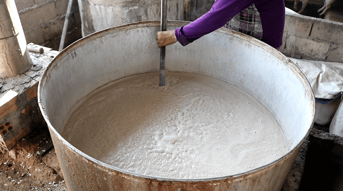 Cuisson-du-riz-pour-alcool-Cambodge