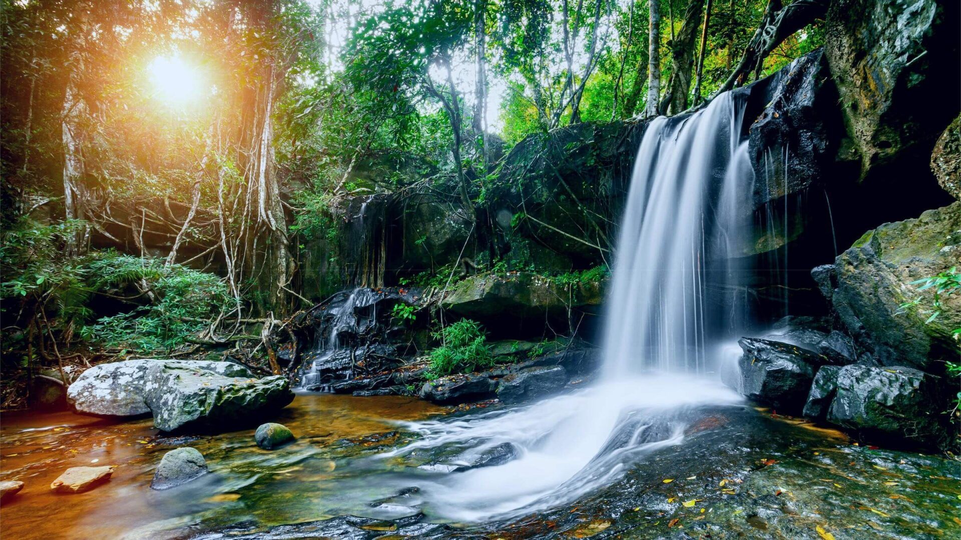 Kbal Spean est un ancien temple qui se trouve à 50 kilomètres au nord-est de la ville de Siem Reap