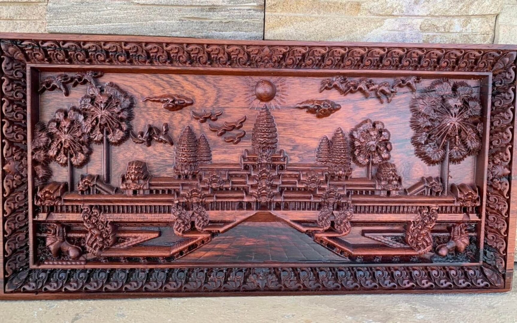 Gravure sur tableau en bois Cambodge 