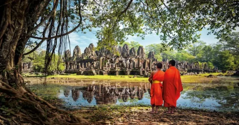Moine bouddhiste au temple du Bayon, à Angkor