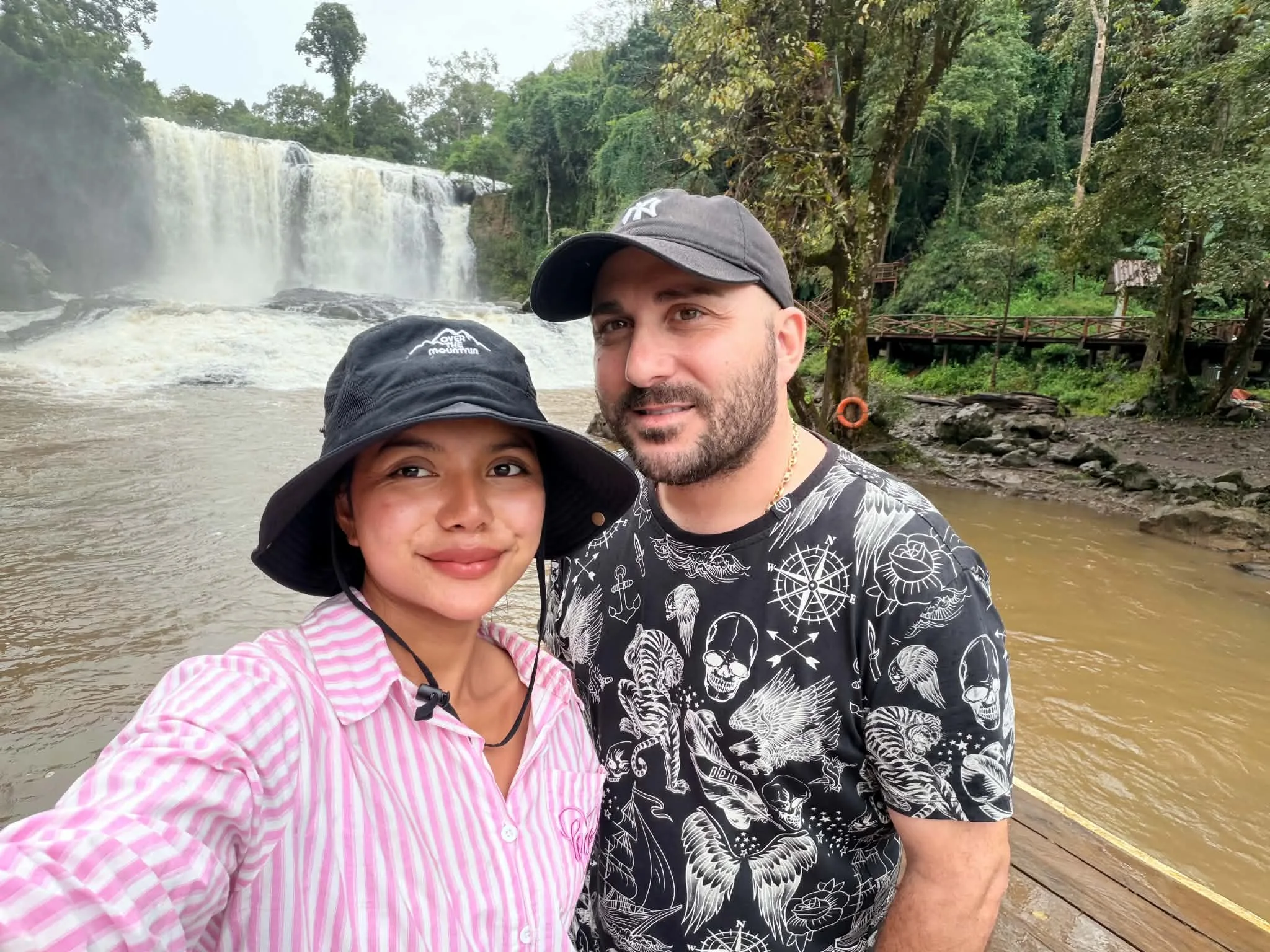 Julian et Savin, fondateurs de l'agence locale francophone au Cambodge